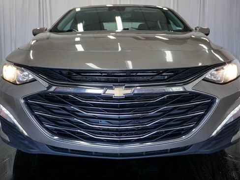 Used 2024 Chevrolet Malibu LT image 3