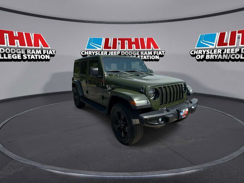 Used 2020 Jeep Wrangler Unlimited Sahara AWD/4WD image 3