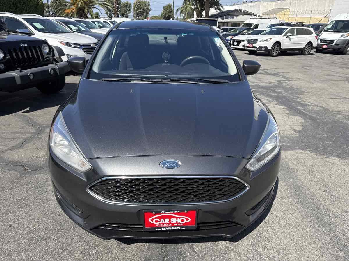 Used 2018 Ford Focus SE FWD image 2