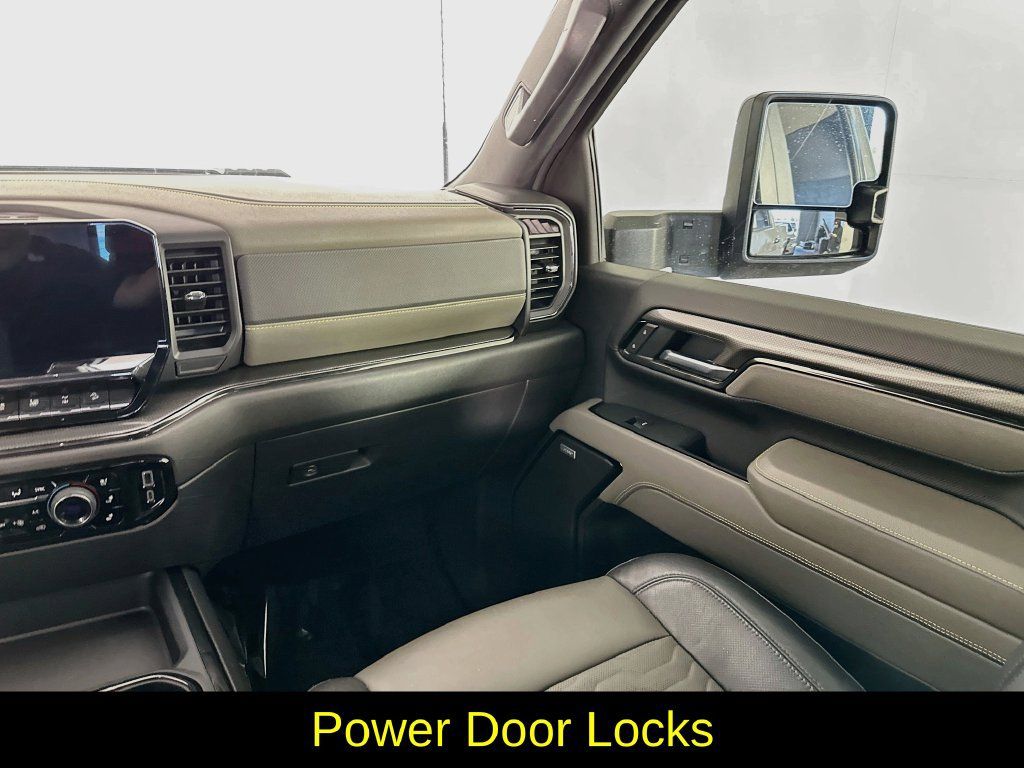 Used 2025 Chevrolet Silverado 2500 ZR2 AWD/4WD image 32