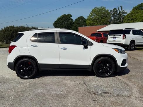 Used 2019 Chevrolet Trax LT w/ Redline Edition FWD image 2