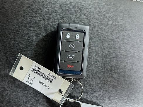 New 2025 Jeep Grand Cherokee Altitude image 18