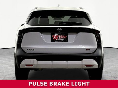 Used 2025 Nissan Kicks SR FWD image 5