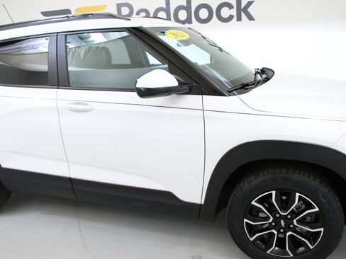 Used 2023 Chevrolet TrailBlazer ACTIV w/ Sun and Liftgate Package AWD/4WD image 9