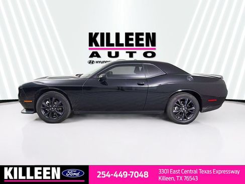 Used 2023 Dodge Challenger SXT w/ Blacktop Package AWD/4WD image 4