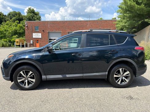 Used 2018 Toyota RAV4 XLE FWD image 3