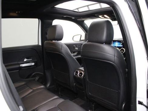 Used 2020 Mercedes-Benz GLB 250 4MATIC w/ Premium Package image 25