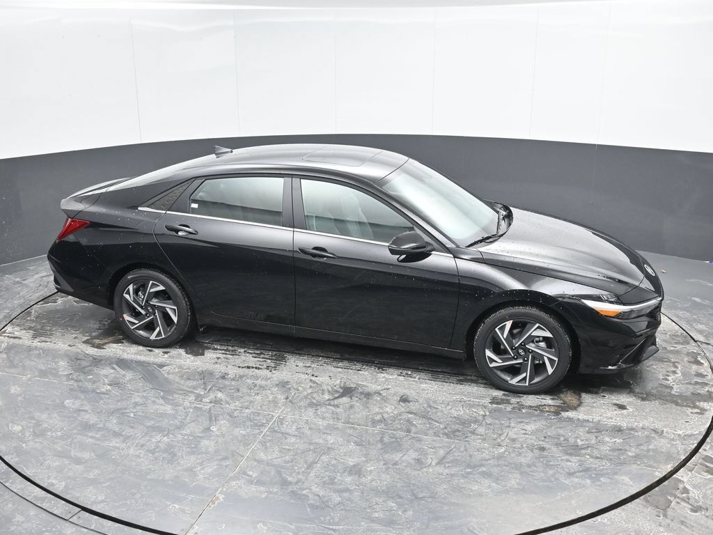 Used 2026 Hyundai Elantra Limited w/ Cargo Package FWD image 38