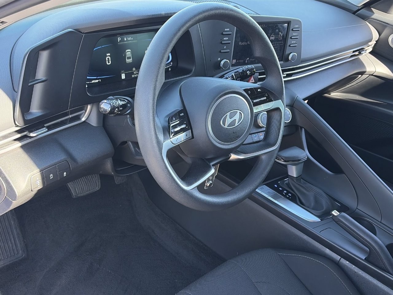 Certified 2025 Hyundai Elantra SE FWD image 17