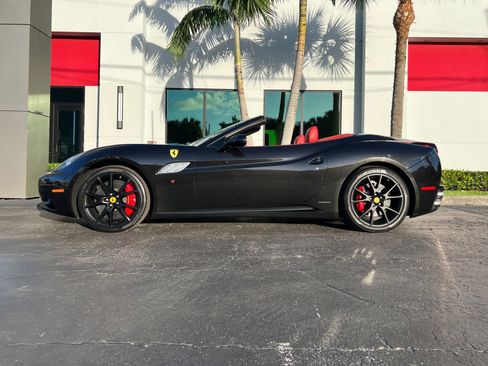 Used 2013 Ferrari California RWD image 7