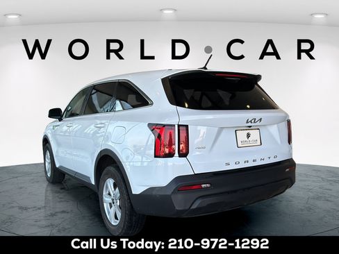 Used 2022 Kia Sorento LX AWD/4WD image 15