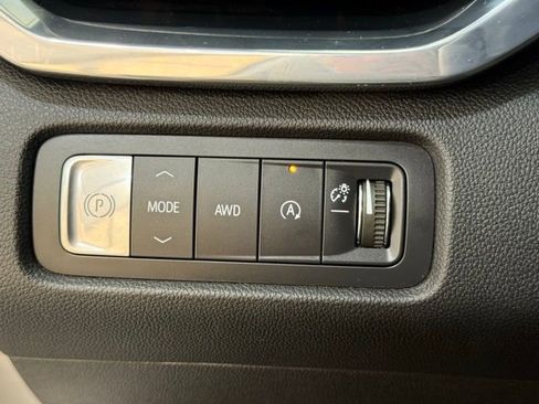 Used 2025 GMC Acadia Elevation image 35