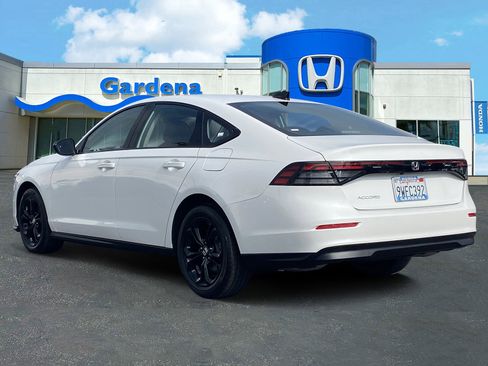 Certified 2025 Honda Accord SE image 4