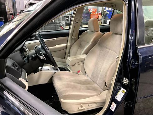 Used 2013 Subaru Legacy 2.5i Premium w/ All-Weather Pkg image 8