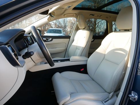 Used 2019 Volvo XC60 T8 Inscription w/ Advanced Package image 34