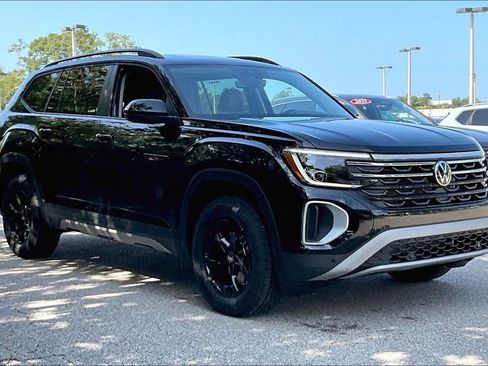 New 2026 Volkswagen Atlas Peak Edition AWD/4WD image 2