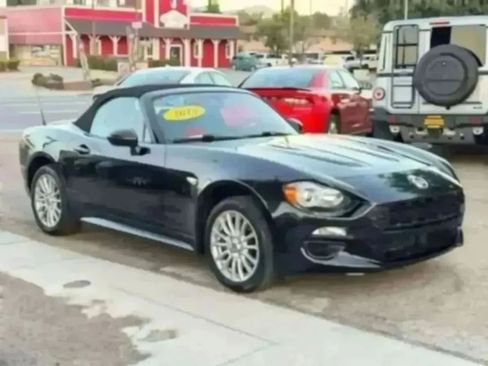 Used 2018 FIAT 124 Spider Classica RWD image 2