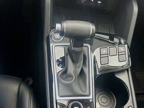 Used 2025 Kia Sportage EX FWD image 25