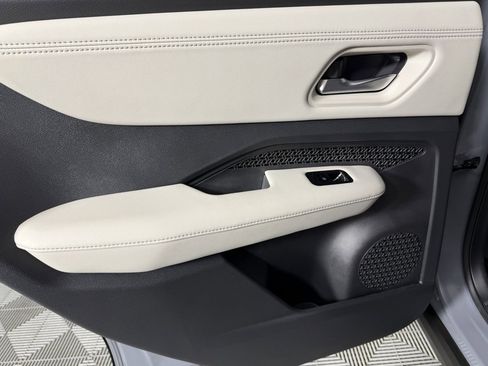 Used 2024 Nissan Ariya FWD image 27