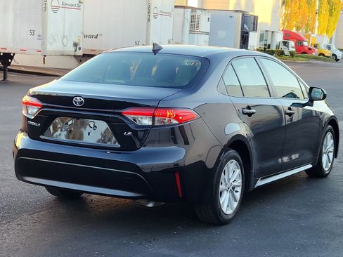 Used 2023 Toyota Corolla LE image 4
