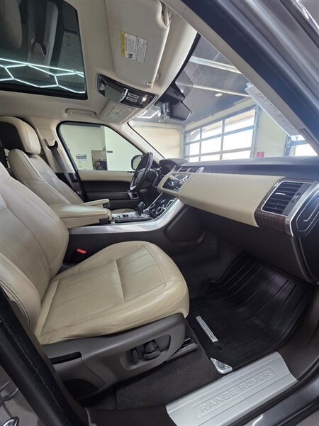 Used 2019 Land Rover Range Rover Sport HSE AWD/4WD image 15