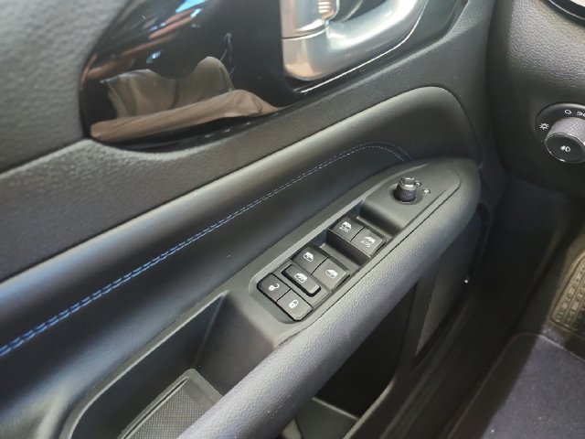 Used 2026 Jeep Compass Latitude AWD/4WD image 19