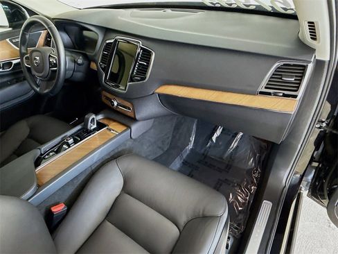 Certified 2025 Volvo XC90 B6 Plus image 31