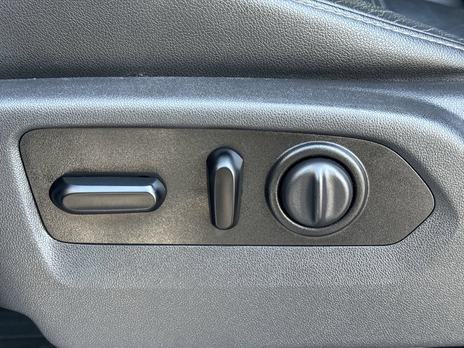 Certified 2019 GMC Sierra 1500 SLT w/ Driver Alert Package I AWD/4WD image 12