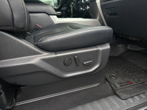Used 2022 Ford F250 Lariat w/ Black Appearance Package AWD/4WD image 46