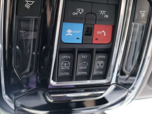 Used 2023 Jeep Grand Cherokee L Overland w/ Luxury Tech Group IV RWD image 18