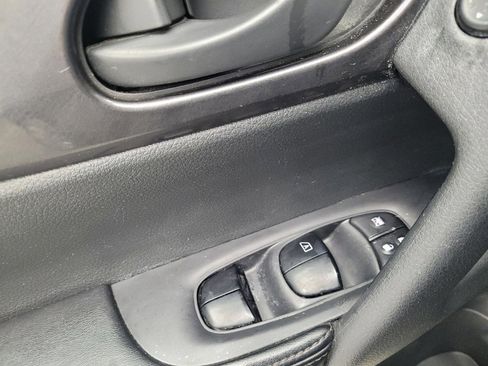 Used 2020 Nissan Rogue S image 27