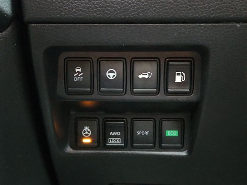 Used 2020 Nissan Rogue SL w/ Premium Package image 26