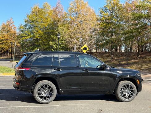 New 2025 Jeep Grand Cherokee Summit image 6