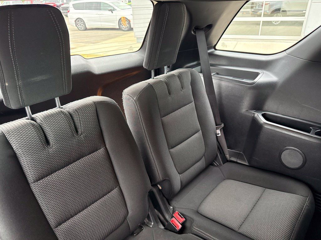 Used 2016 Ford Explorer XLT w/ Equipment Group 201A FWD image 28