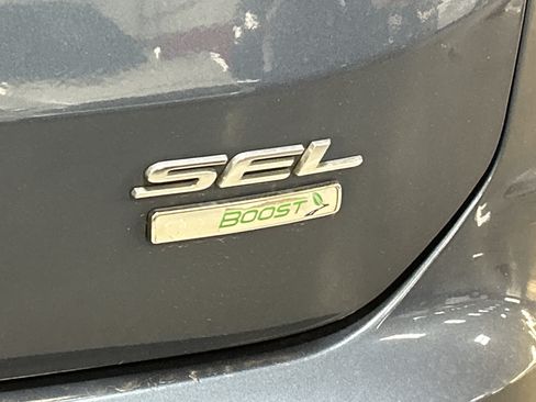 Used 2019 Ford Edge SEL w/ Equipment Group 201A FWD image 11