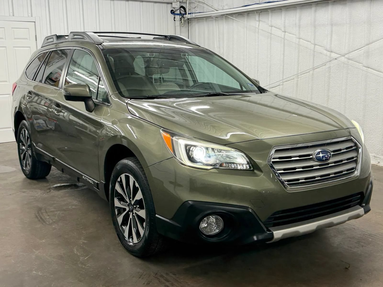Used 2017 Subaru Outback 2.5i Limited AWD/4WD image 2