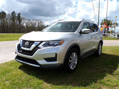 Used 2018 Nissan Rogue SV image 4