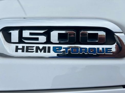 Used 2023 RAM 1500 Laramie AWD/4WD image 5