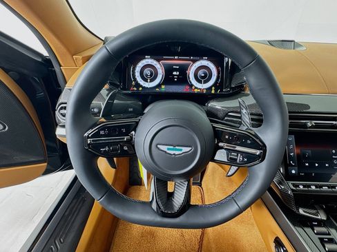 Used 2026 Aston Martin Vanquish Convertible RWD image 11