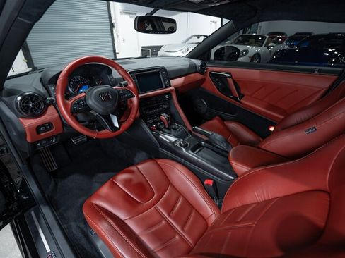 Used 2021 Nissan GT-R Premium AWD/4WD image 18