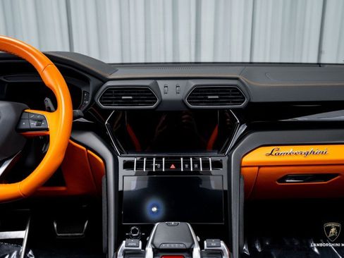 Used 2023 Lamborghini Urus S image 40