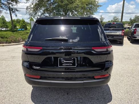 Certified 2025 Jeep Grand Cherokee Altitude AWD/4WD image 11