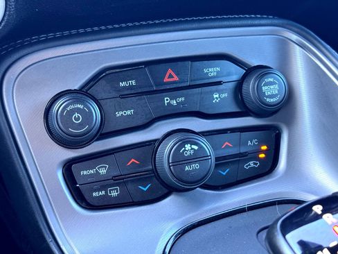 Used 2023 Dodge Challenger R/T w/ Blacktop Package image 29