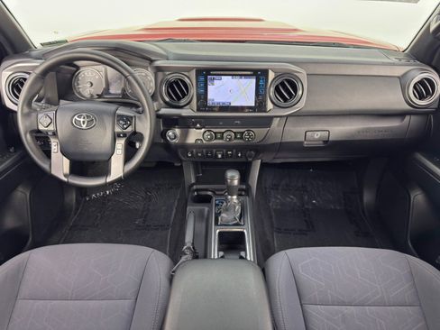 Used 2019 Toyota Tacoma TRD Sport w/ Technology Package image 11