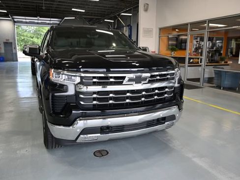 Used 2022 Chevrolet Silverado 1500 LTZ w/ LTZ Premium Package AWD/4WD image 3