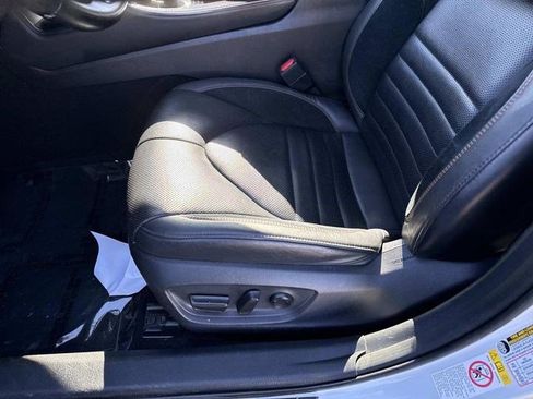 Used 2019 Toyota Avalon XSE image 15