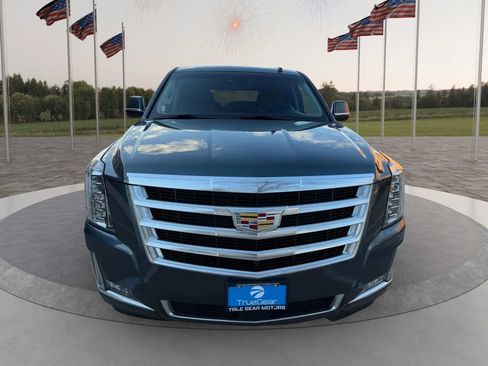 Used 2019 Cadillac Escalade Premium Luxury image 2