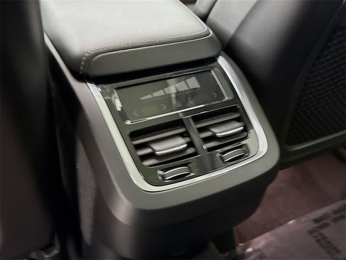 Certified 2022 Volvo XC60 B5 Inscription w/ Advanced Package image 27