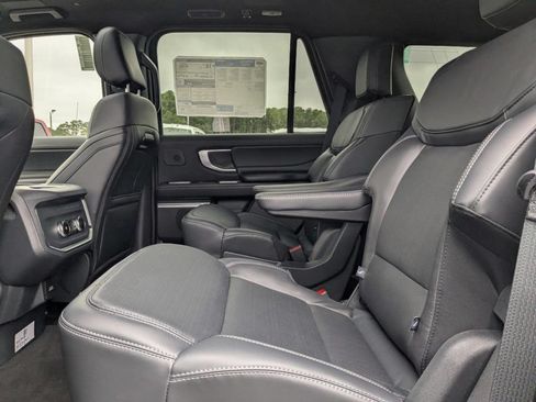 Used 2025 Ford Expedition Platinum w/ Stealth Performance Package AWD/4WD image 16