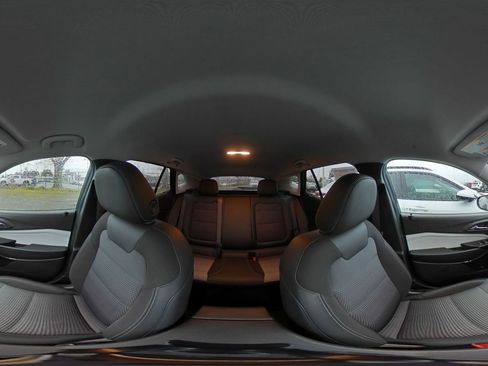 Used 2025 Chevrolet Trax LT image 40